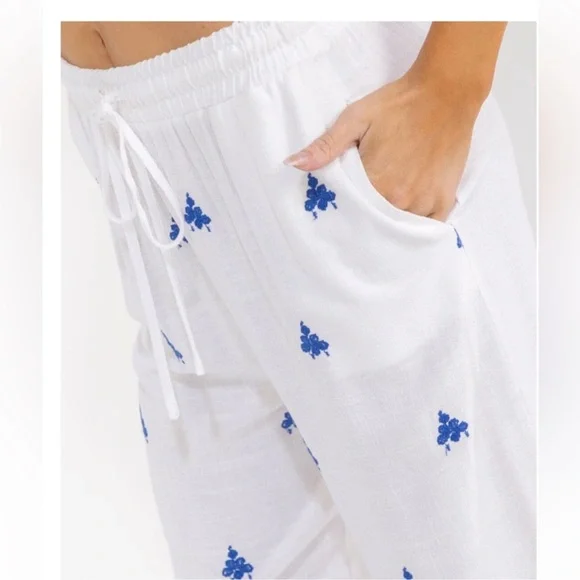 Bohemian Wide Leg Embroidered Linen Pants - Picture 3 of 4